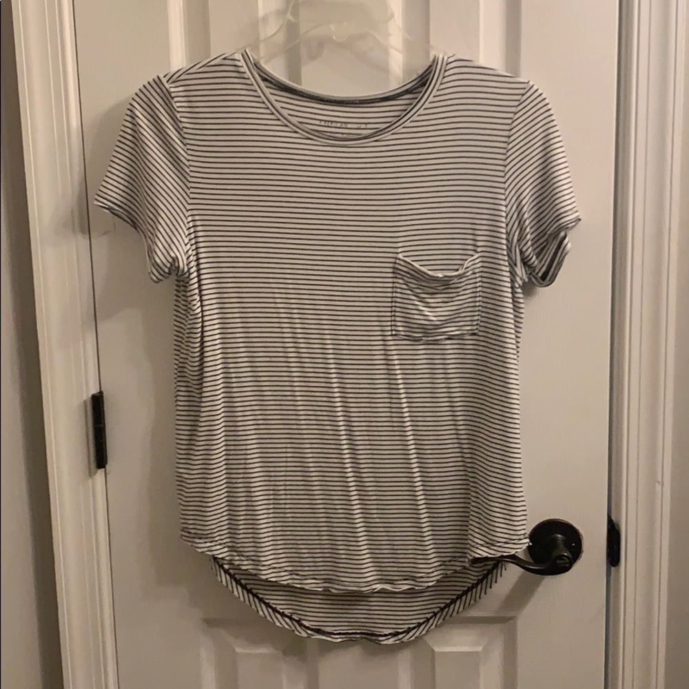 American Eagle tshirt